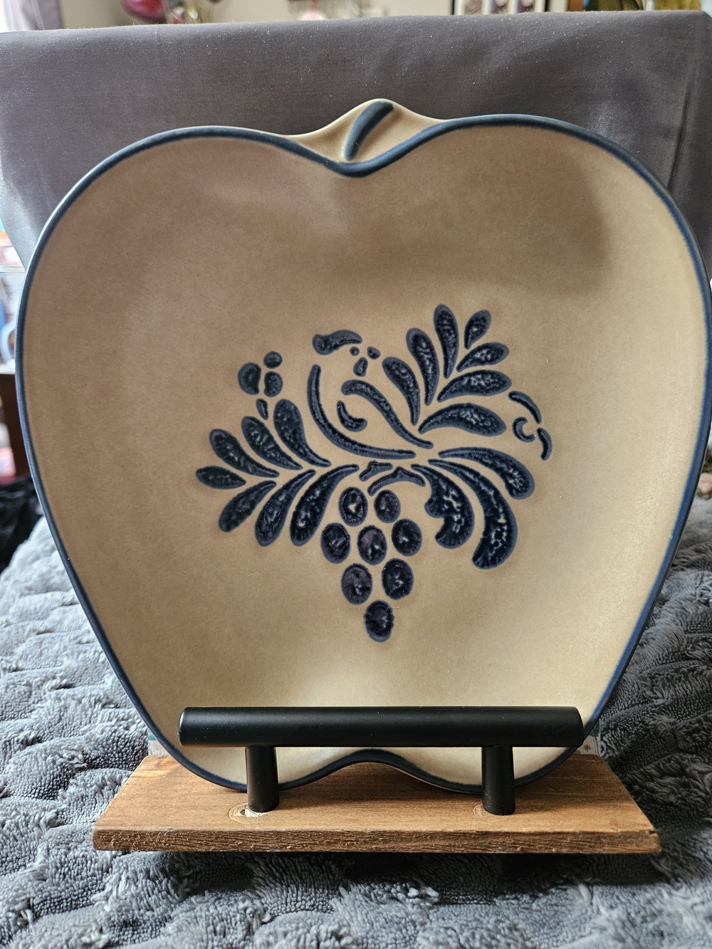 Pfaltzgraff Tan and Navy Apple-Shaped Serving Dish